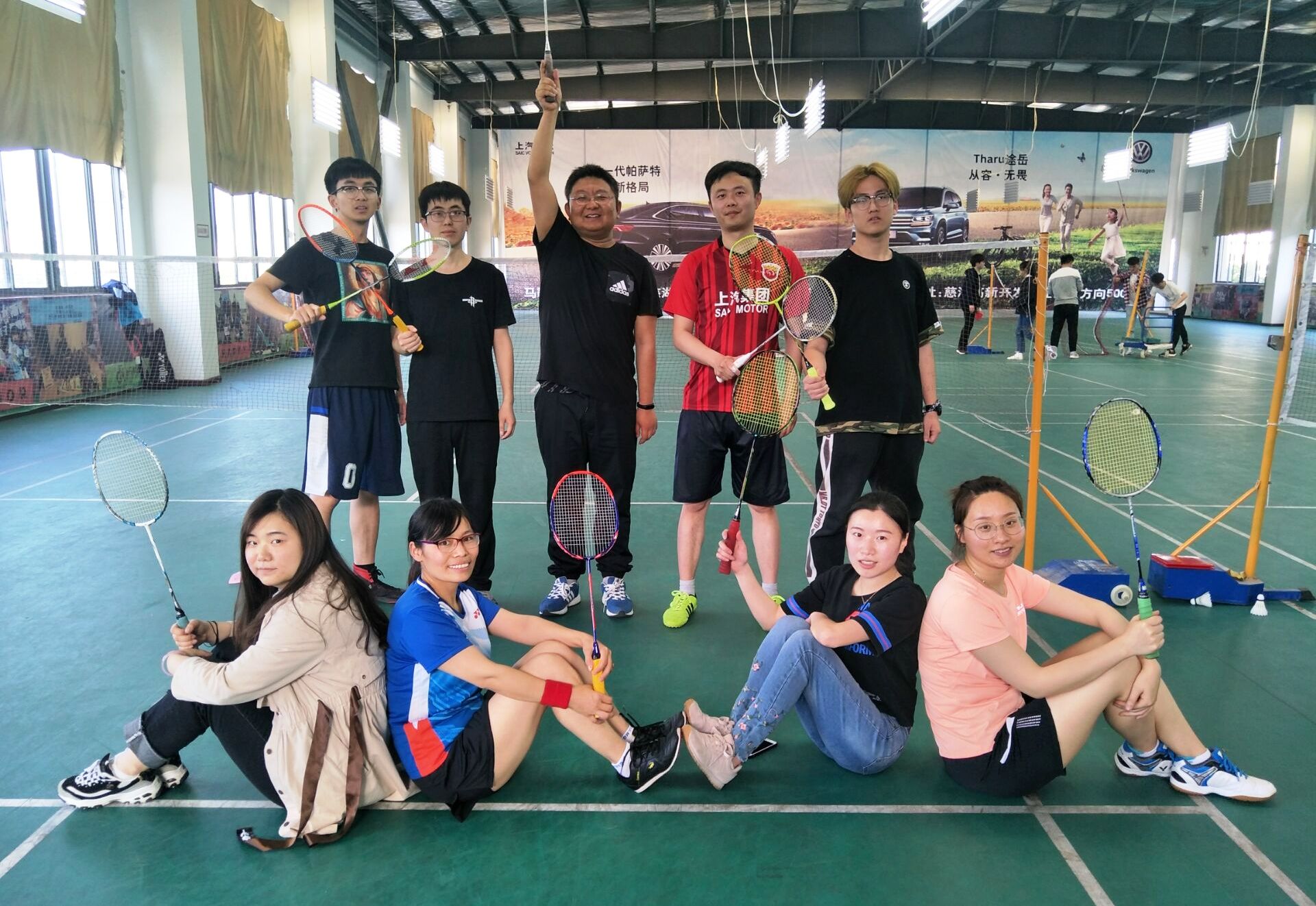bat365官网成功举行2019教职工羽毛球赛