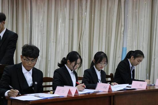 bat365在线中国登录入口第一届“争鸣杯”辩论赛半决赛顺利举办