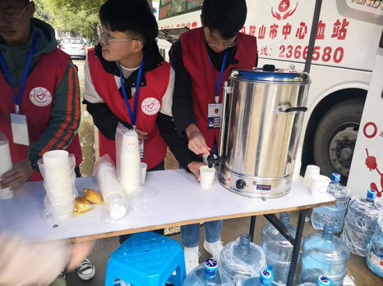 bat365官网联合马鞍山市中心血站发起无偿献血活动