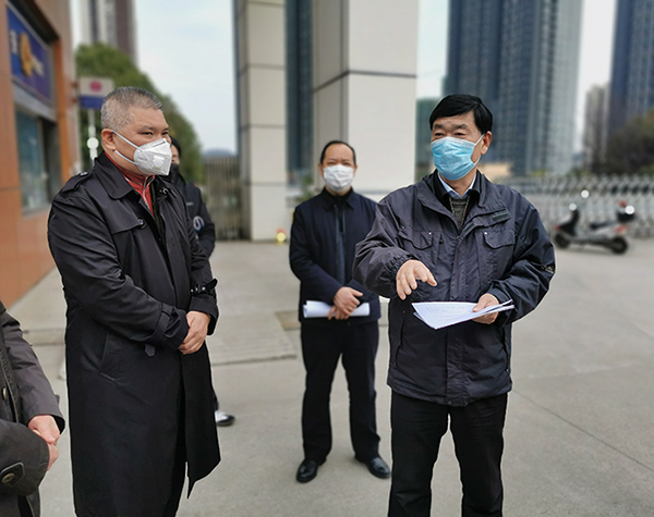 省委教育工委副书记庆承松一行至bat365官网督查指导疫情防控工作