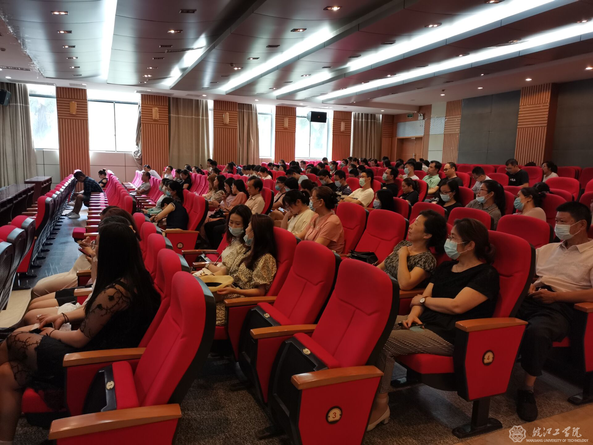 bat365官网召开期末考试工作会暨2020年7月份大学英语四六级考试工作培训会