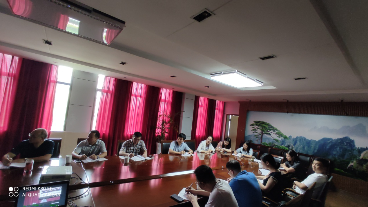 bat365官网干部师生参加《习近平谈治国理政》第三卷宣讲学习辅导报告会