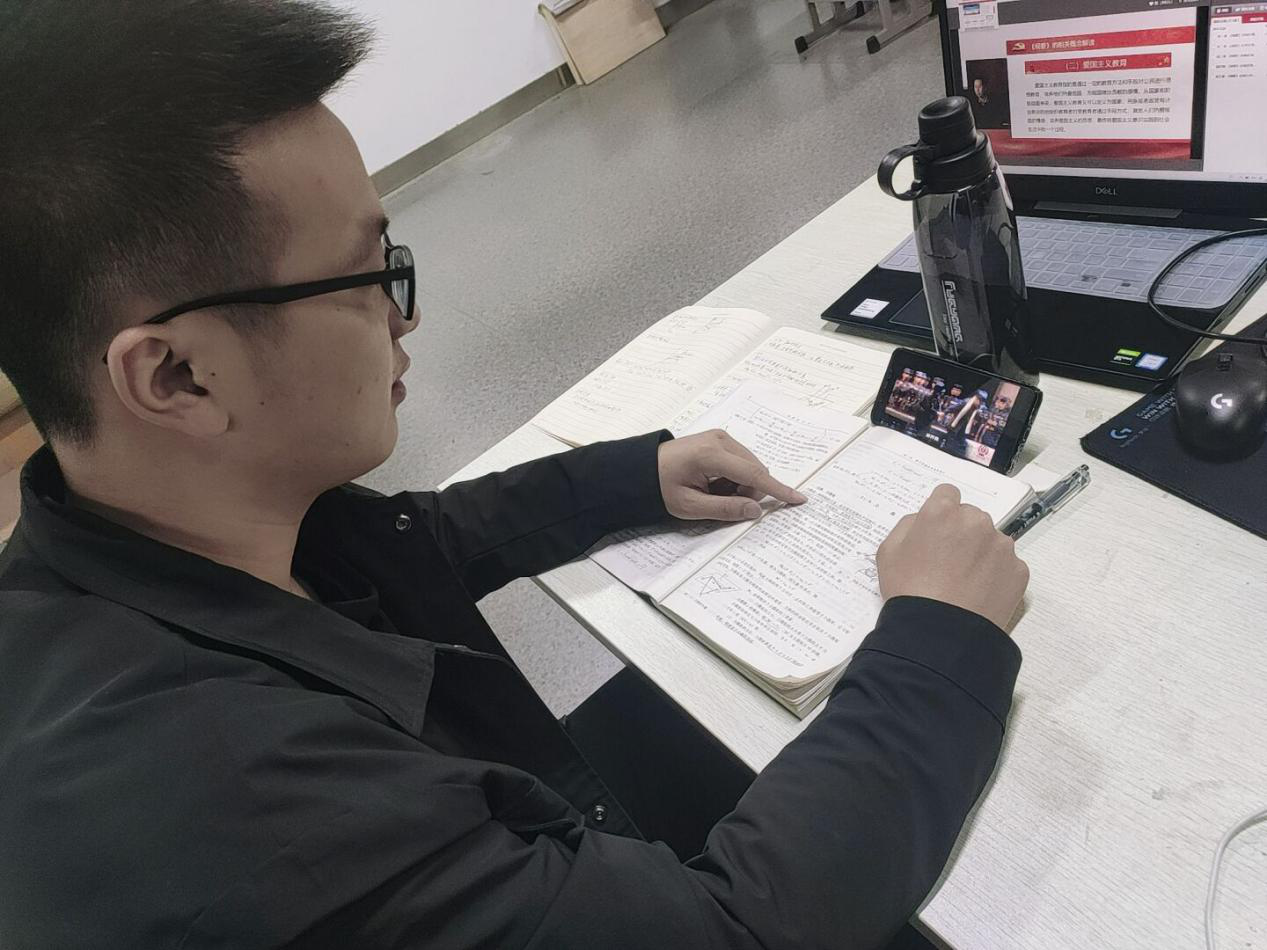 bat365官网积极组织学生参与 “校园大舞台——徽风皖韵进高校”活动