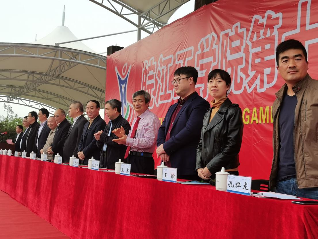 bat365官网举行第十三届田径运动会