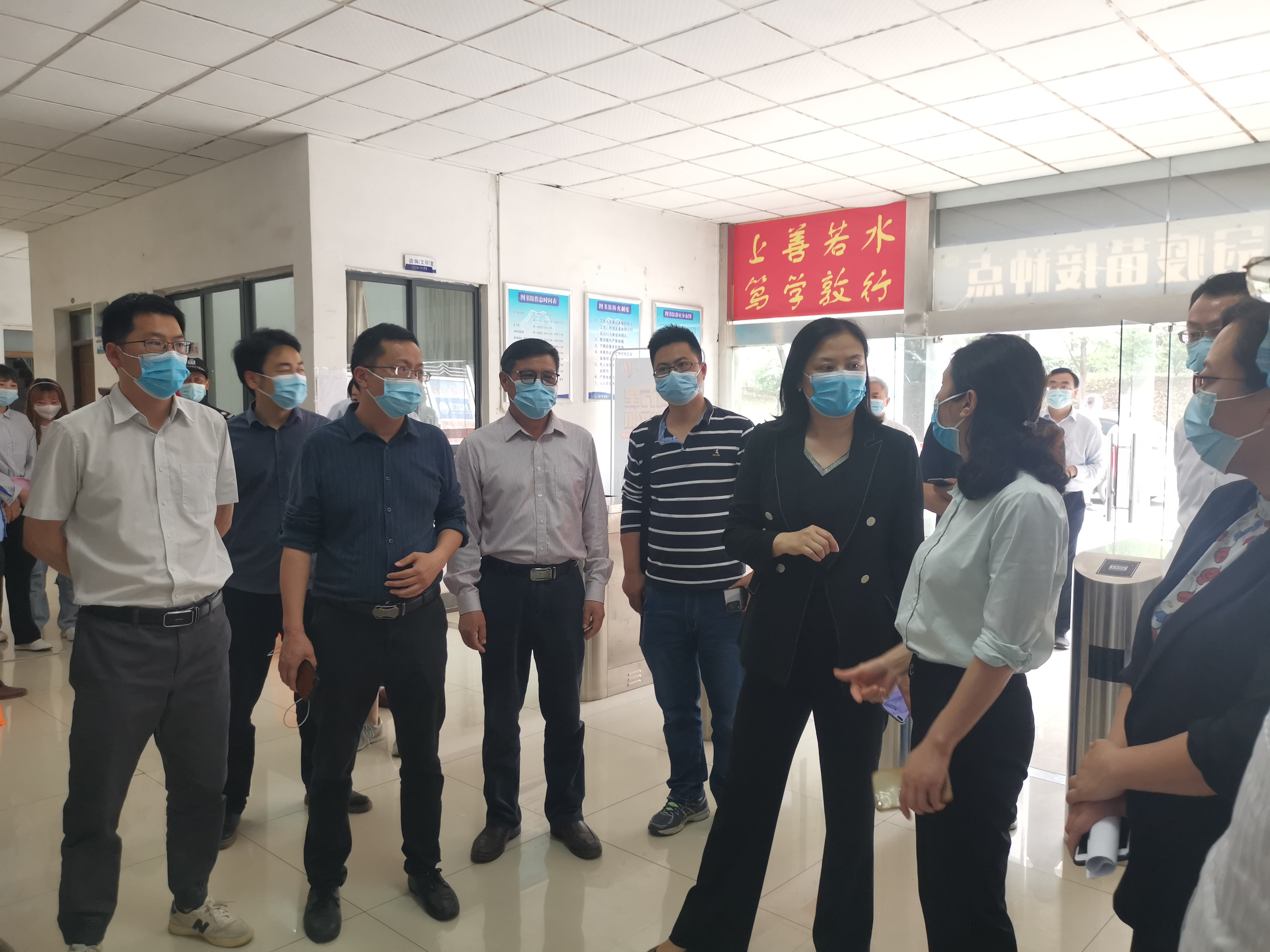 副市长阚青鹤一行督查bat365官网新冠疫苗接种工作