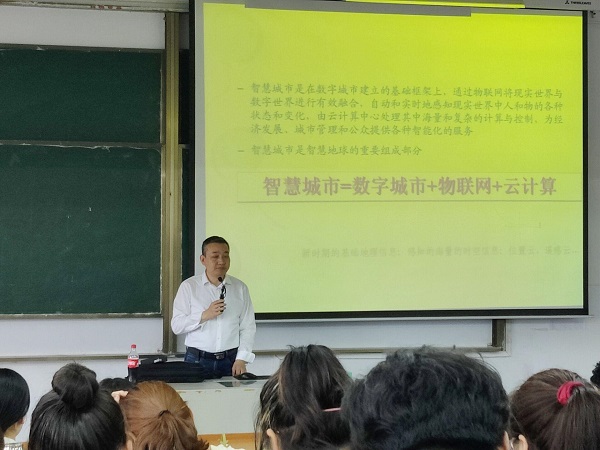 <strong>河海大学博导李浩教授来bat365官网作学术报告</strong>