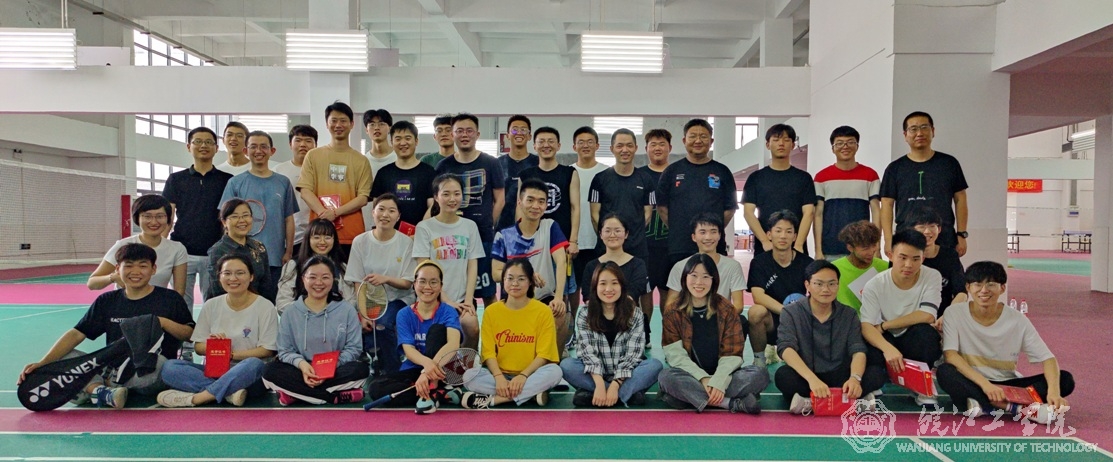 bat365官网2021年度教职工羽毛球赛成功举行