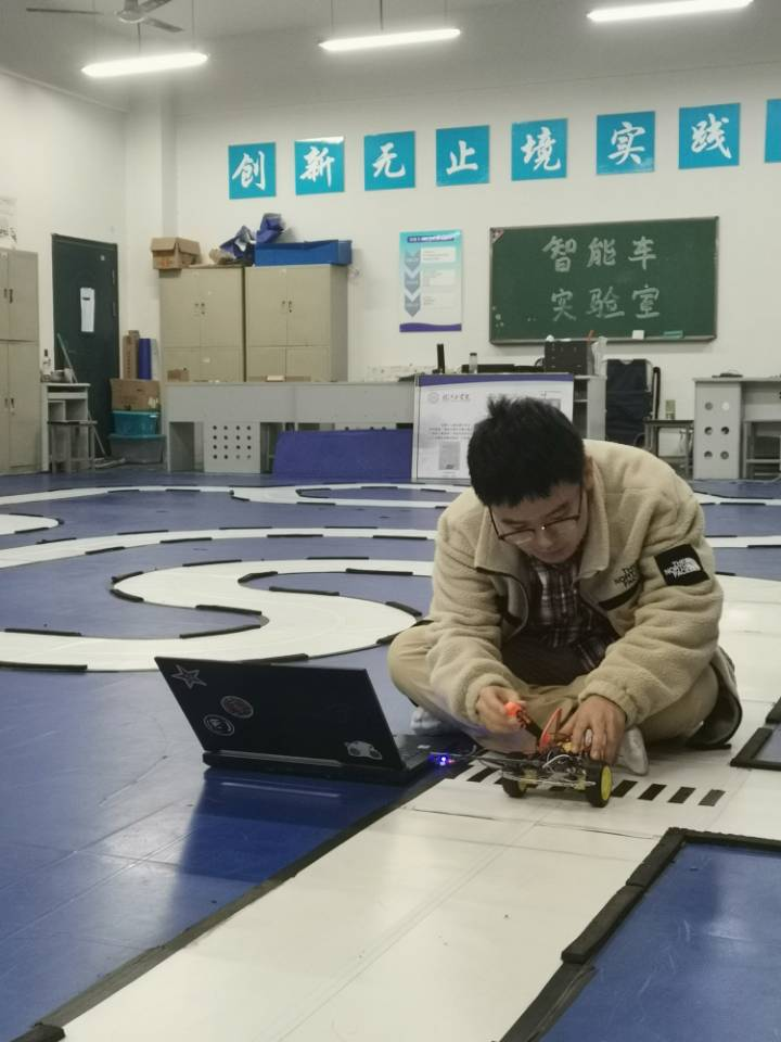 bat365在线中国登录入口第十一届智能汽车校内赛顺利完成