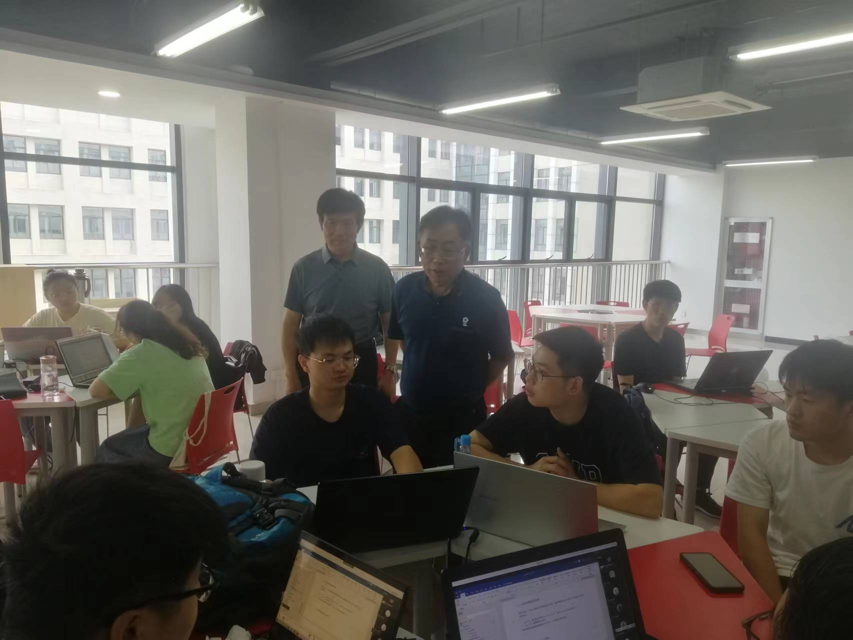 bat365在线中国登录入口领导深入多家实习基地看望19级实习学生