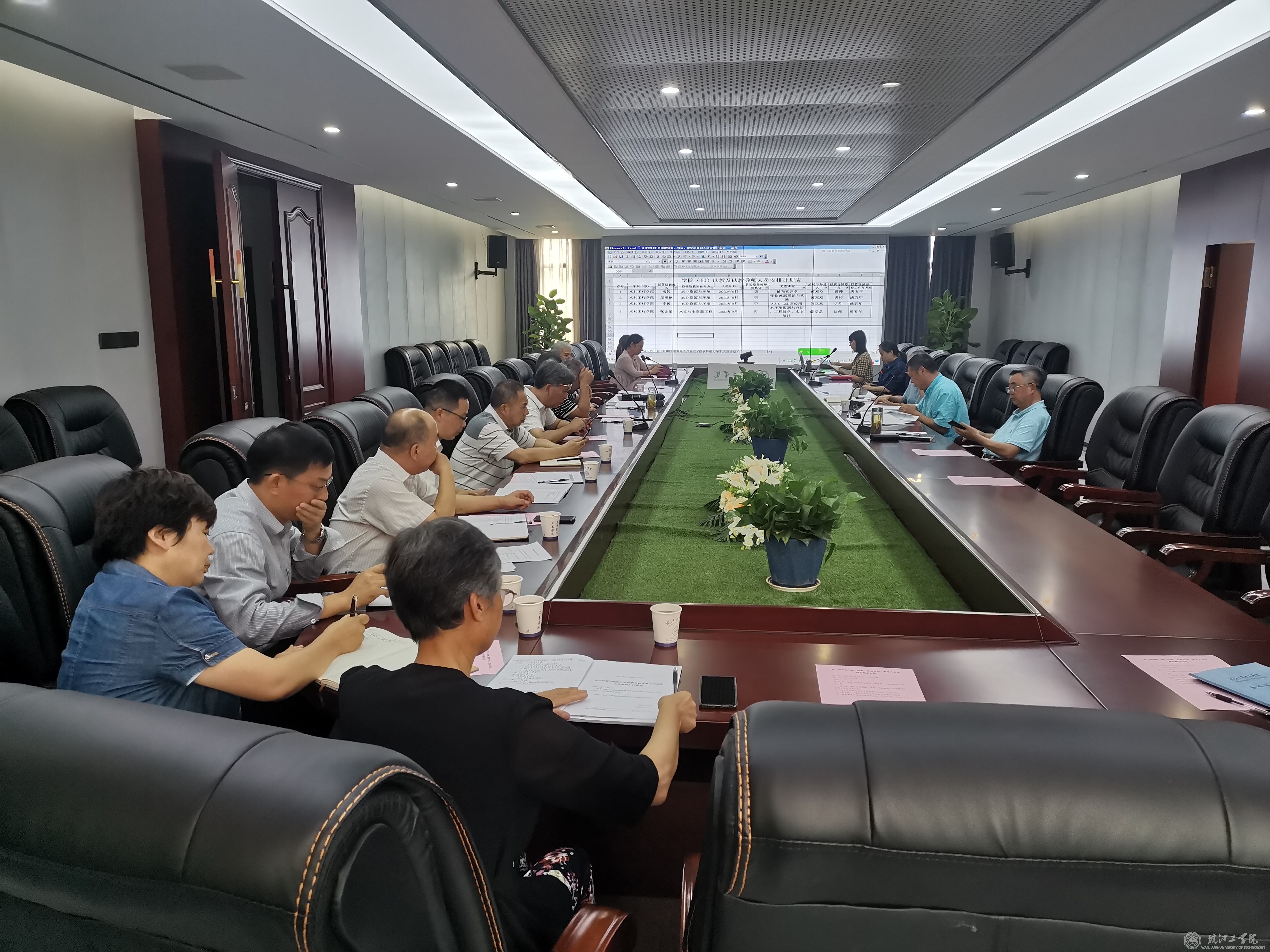 bat365官网召开院级督导及青年教师教学导师选聘工作专题会