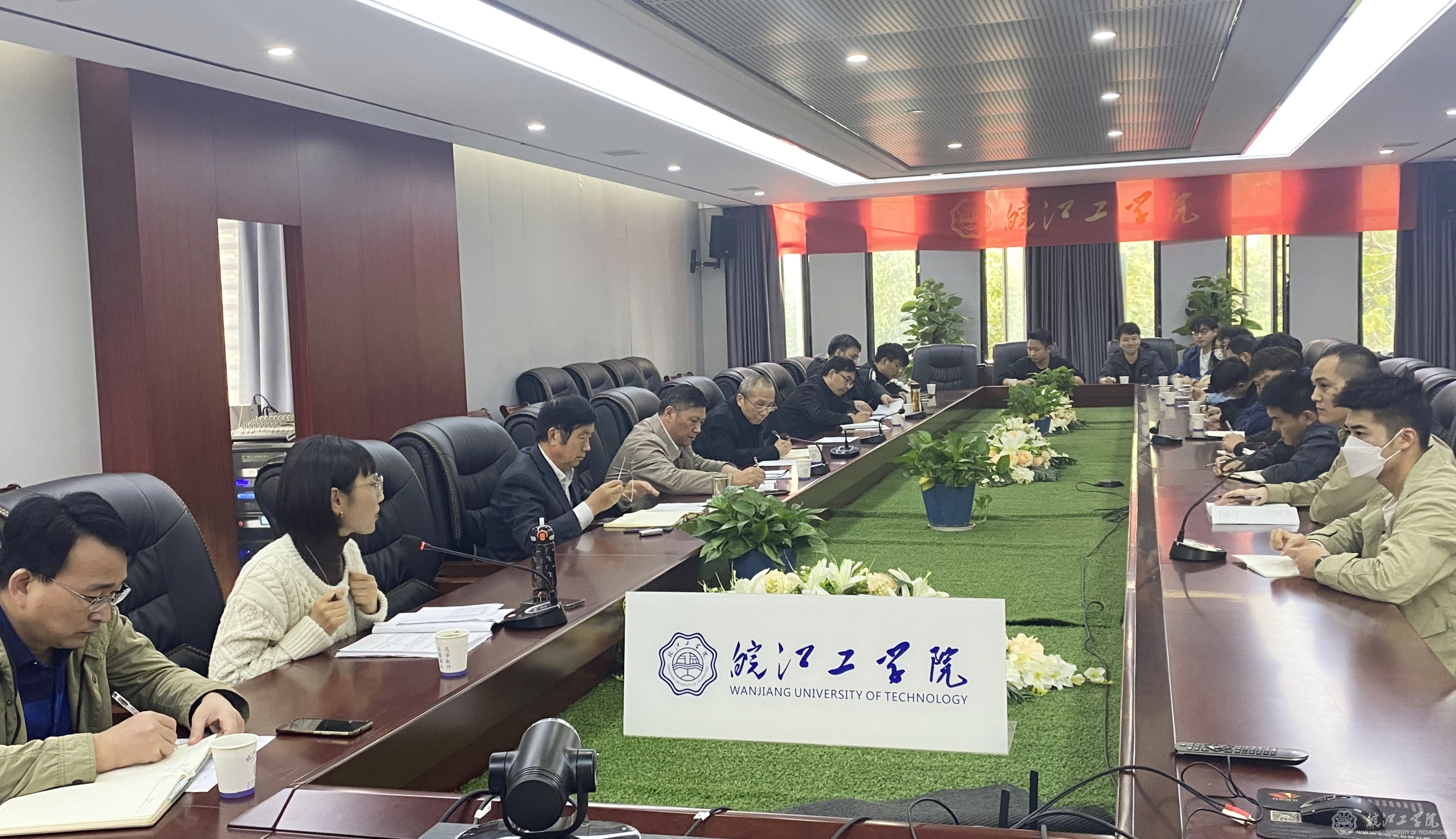 聆听学生需求，助力学生成长 ——bat365官网召开校领导与专升本学生干部座谈会