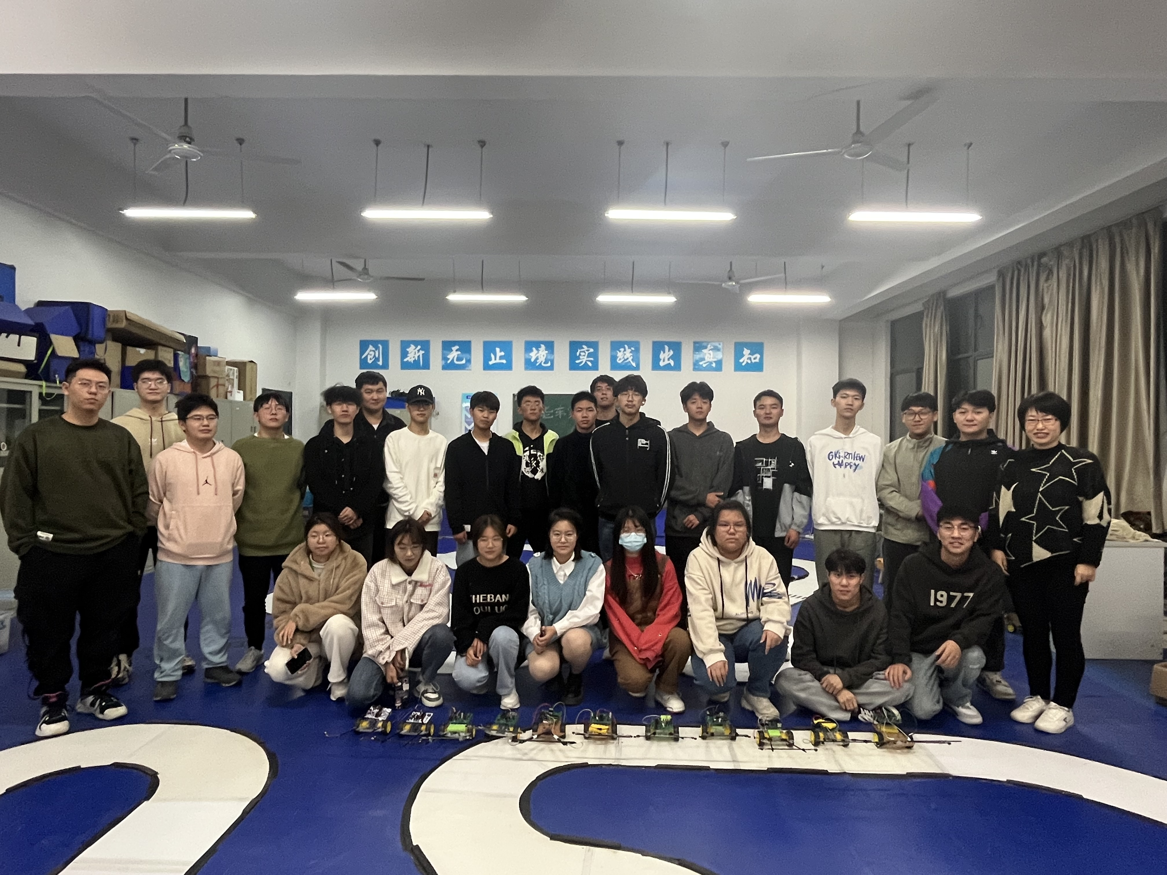 bat365在线中国登录入口第十二届智能车竞赛顺利举行