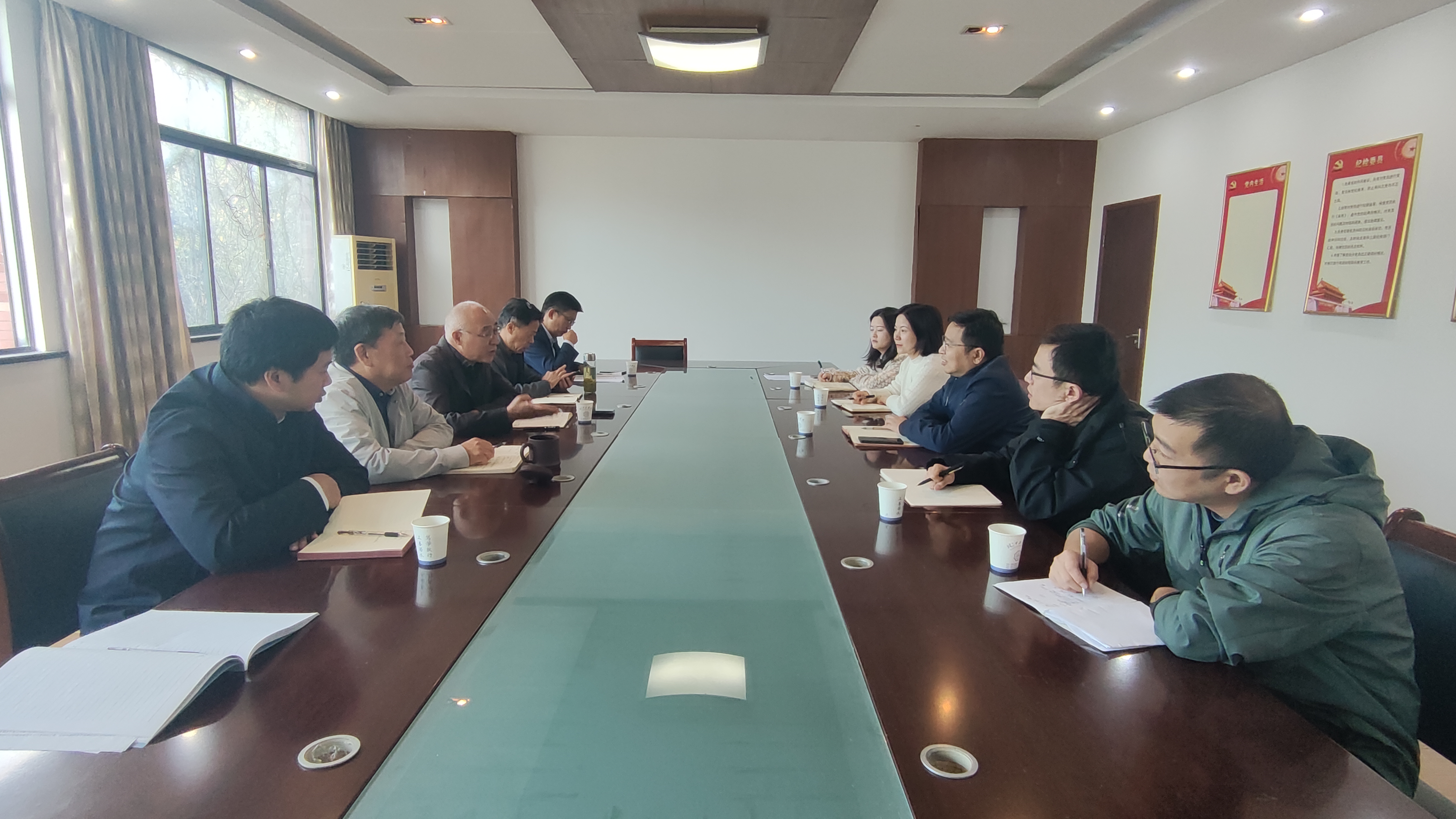 雨山区科技局局长汪杭、人社局局长王昌一行来bat365官网交流