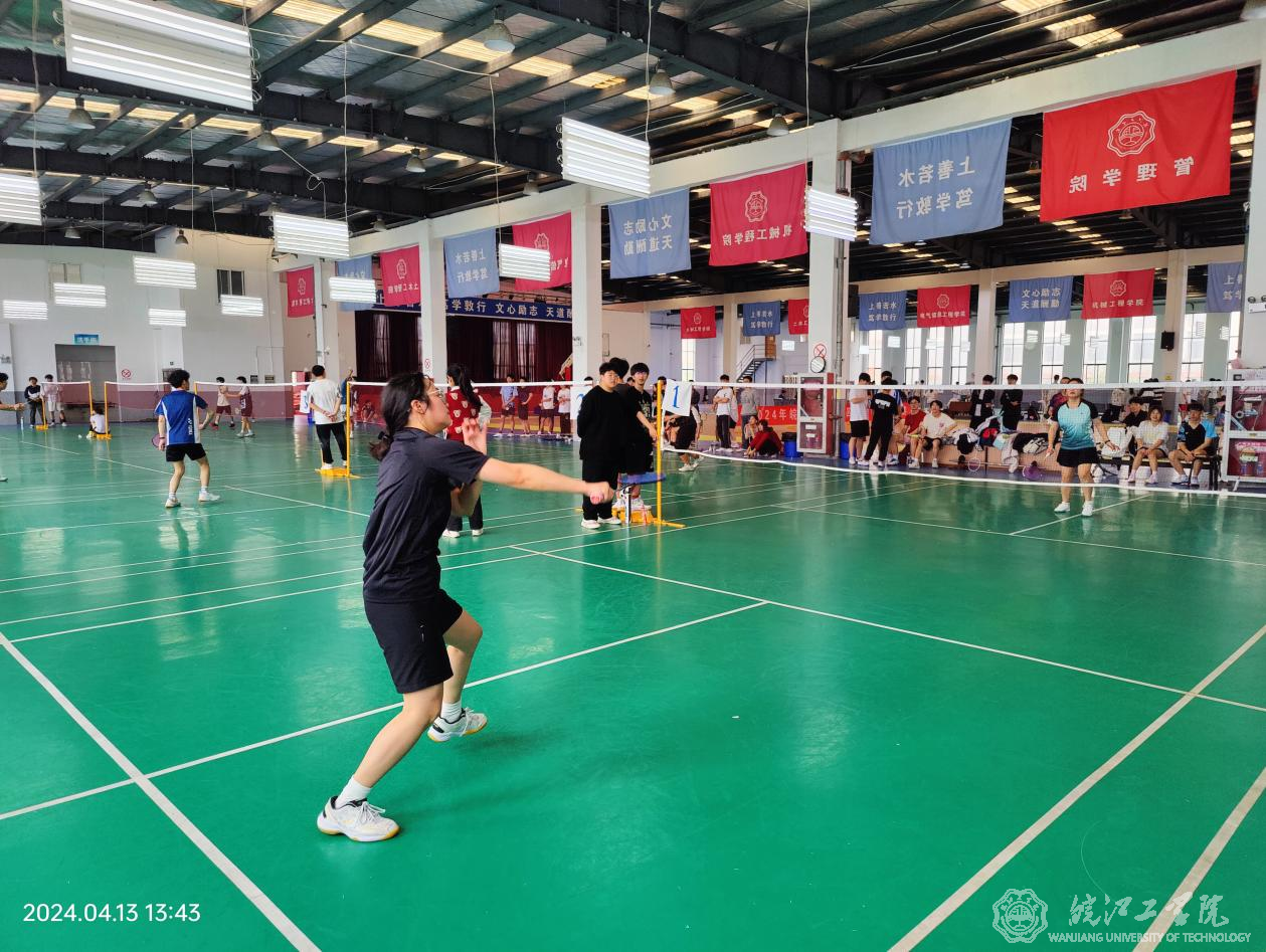 基础部成功举办bat365在线中国登录入口第四届羽毛球团体赛