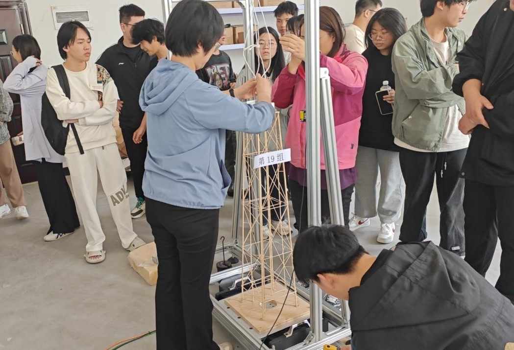 <strong>第二届bat365在线中国登录入口大学生结构设计竞赛圆满结束</strong>
