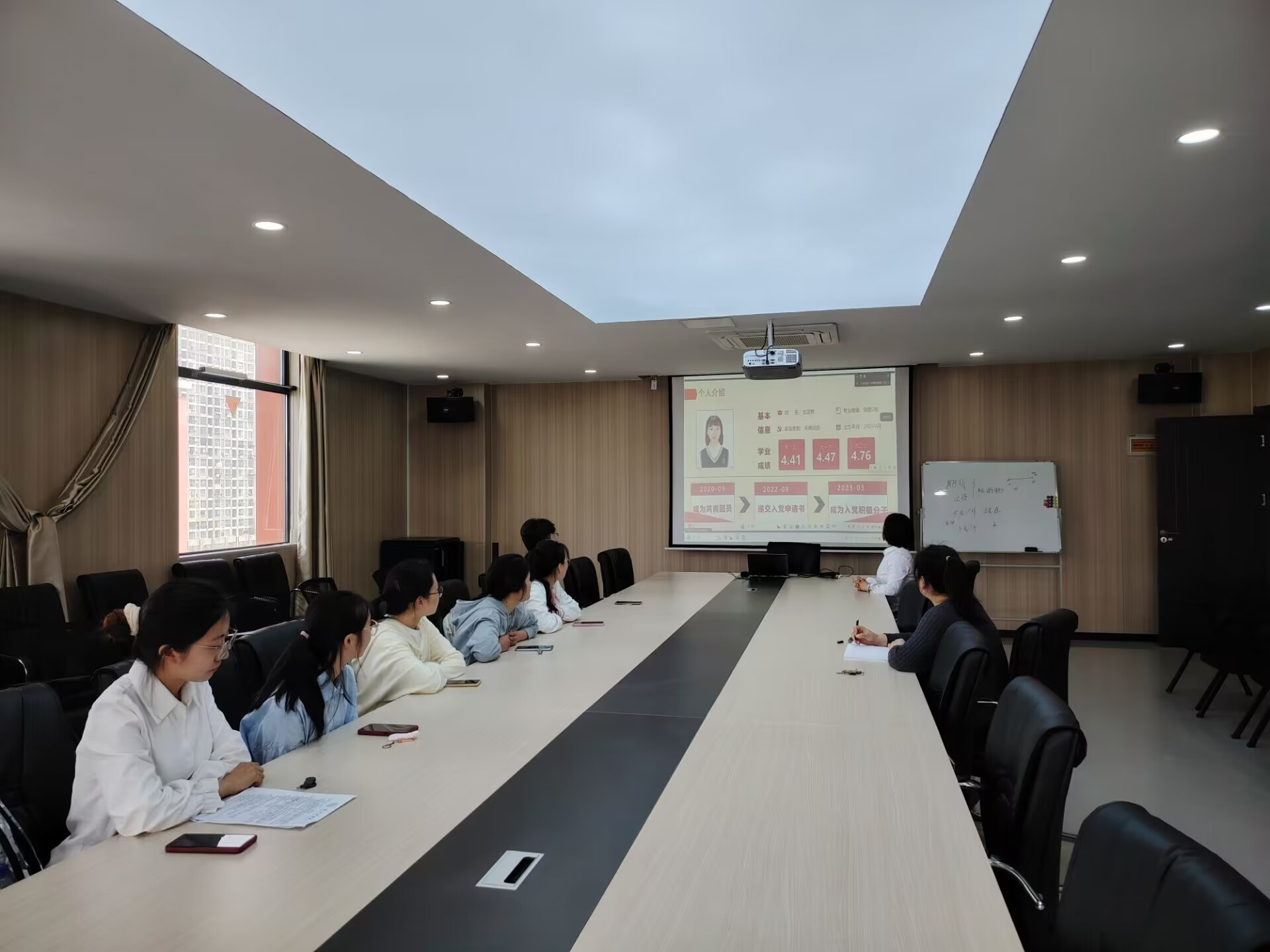 bat365在线中国登录入口财经学院开展第十一期发展对象陈述答辩会