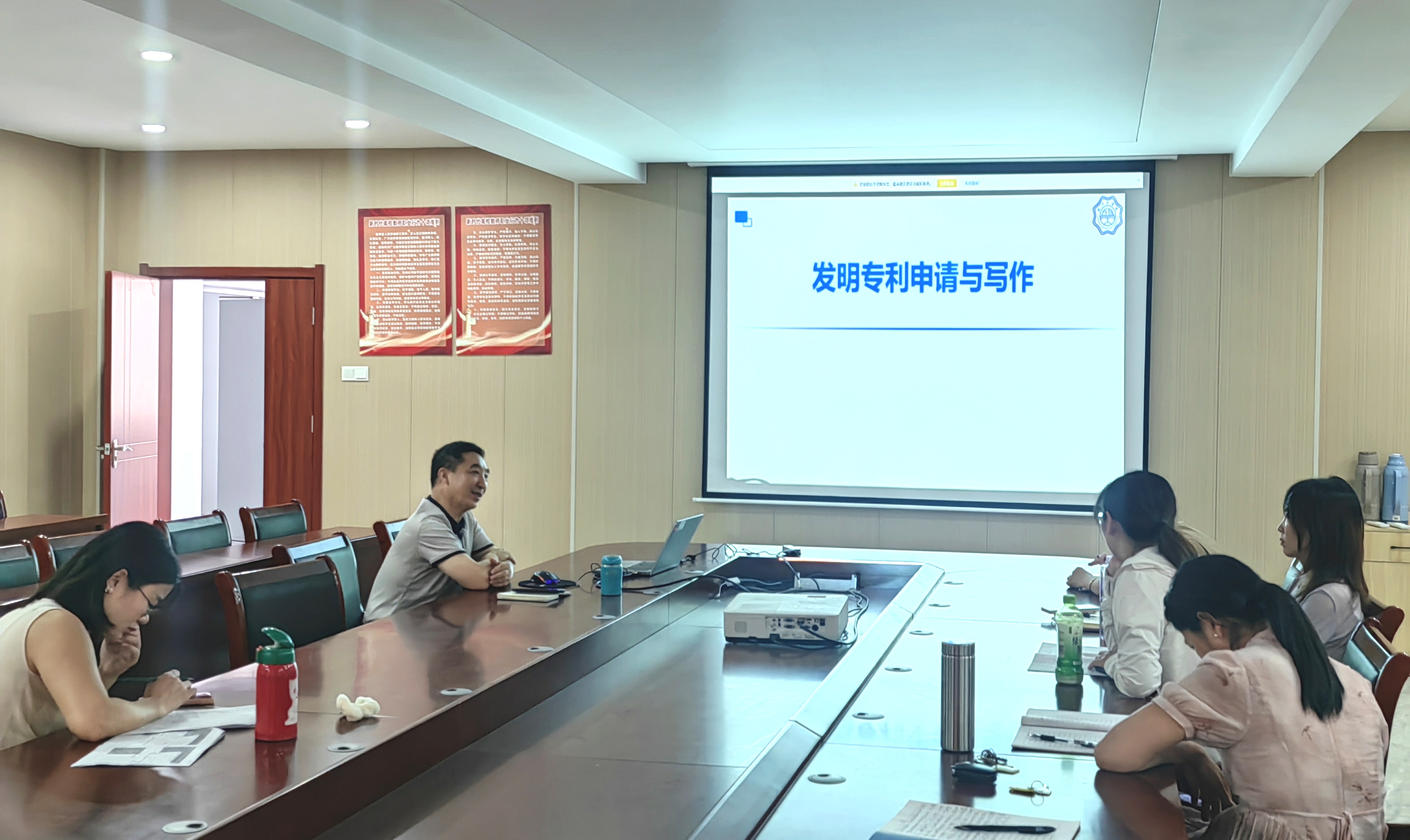 <strong>聚焦前沿  务实新篇 ——bat365在线中国登录入口材料科学技术研究所召开季度工作例会</strong>