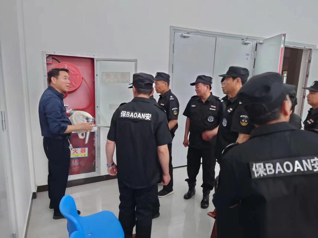 bat365官网开展校园反恐与消防联合培训活动